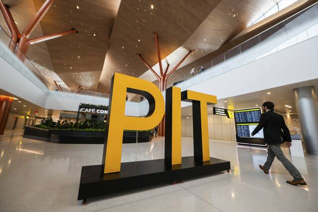 8945058_web1_PTR-AirportTour13-101225