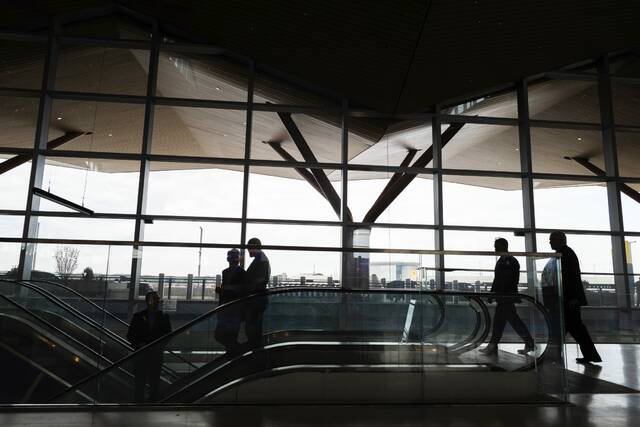 8945058_web1_PTR-AirportTour15-101225