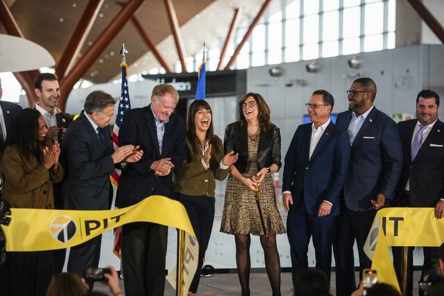 8945058_web1_PTR-AirportTour4-101225