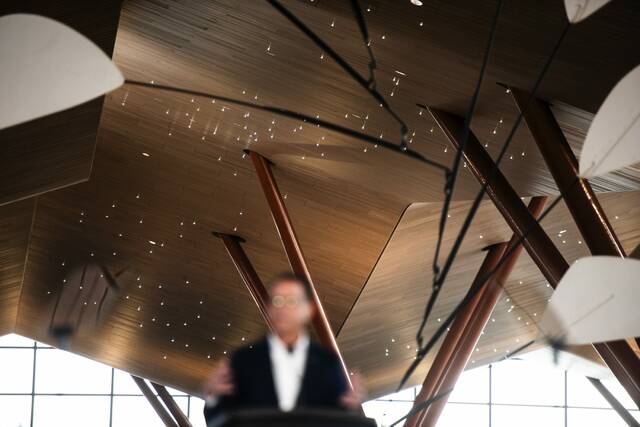 8945058_web1_PTR-AirportTour7-101225