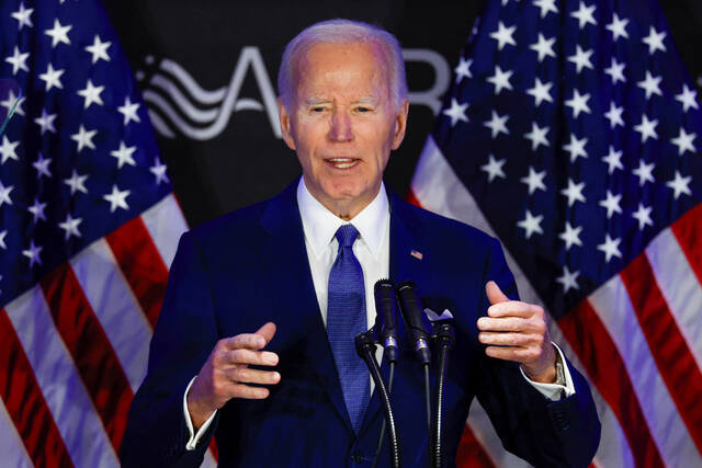 8945060_web1_2025-10-11T135450Z_2_LYNXNPEL9A05F_RTROPTP_4_USA-BIDEN