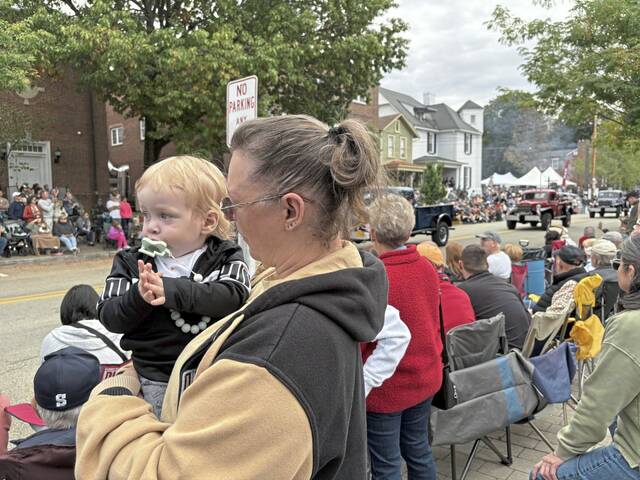 8945220_web1_FtLigonierParade2