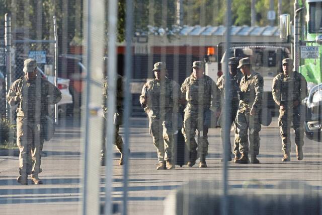 8946842_web1_2025-10-11T220926Z_1_LYNXNPEL9A09V_RTROPTP_4_USA-TRUMP-NATIONAL-GUARD