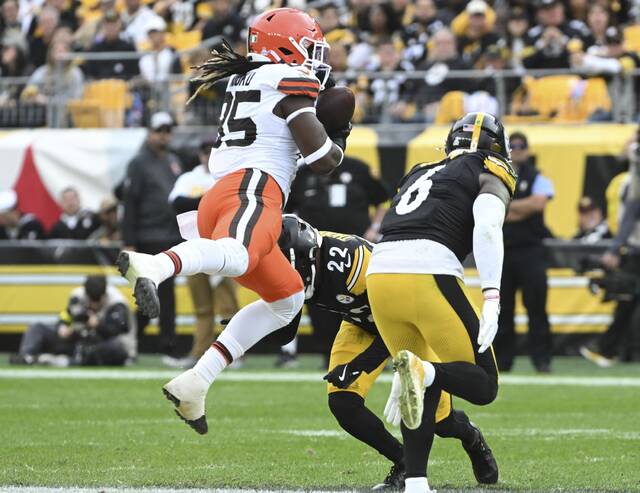 8946899_web1_ptr-SteelersBrowns02-101325