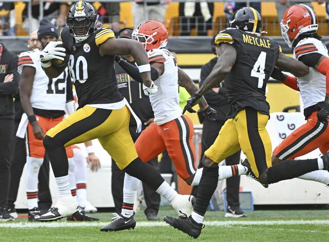 8946899_web1_ptr-SteelersBrowns05-101325