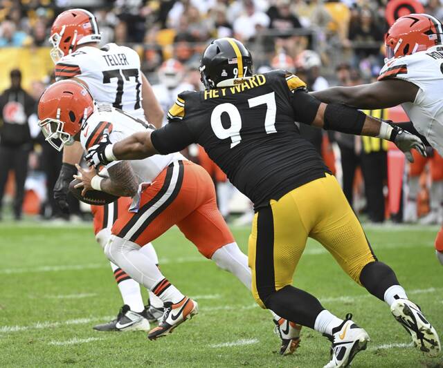 8946899_web1_ptr-SteelersBrowns21-101325