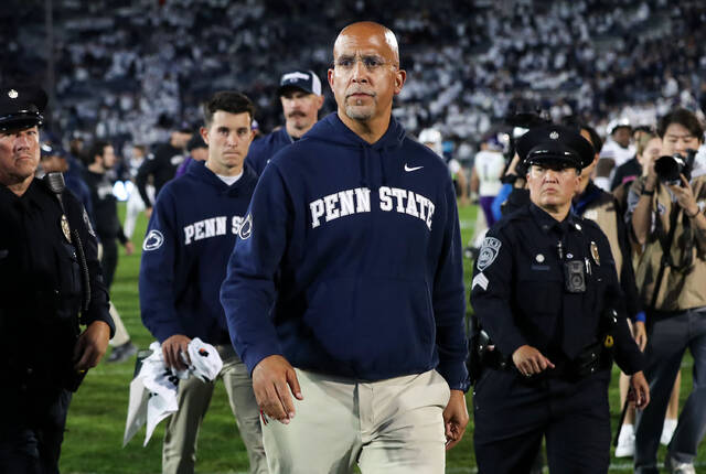 8947060_web1_2025-10-12T184808Z_1760294888_MTZPGELAC1888GC_RTRFIPP_3_FOOTBALL-NCAA