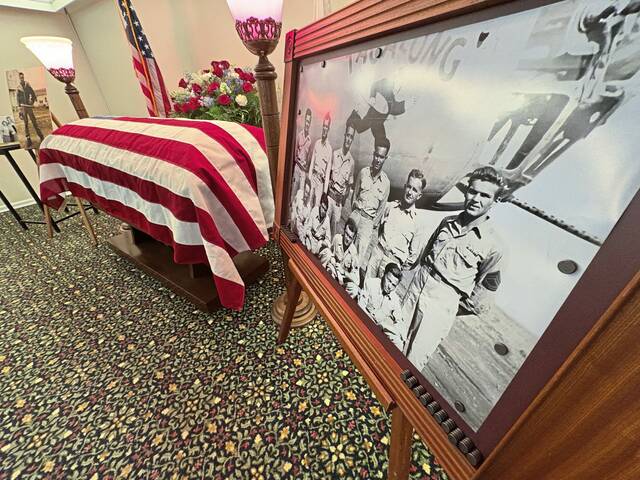 8947346_web1_nhj-eshelmanburial2-101325