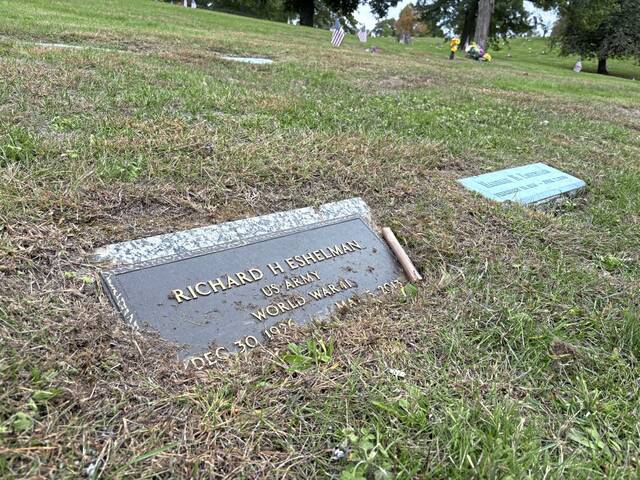 8947346_web1_nhj-eshelmanburial6-101325