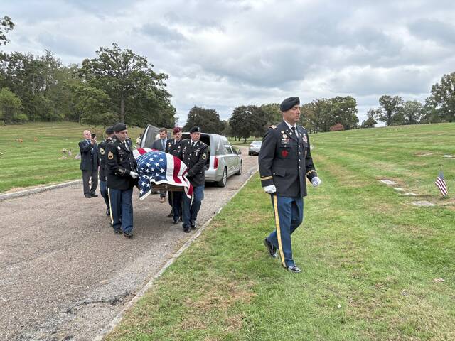 8947346_web1_nhj-eshelmanburial8-101325