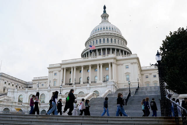 8949076_web1_2025-10-13T133215Z_1106752419_RC21BHA1RQL5_RTRMADP_3_USA-SHUTDOWN