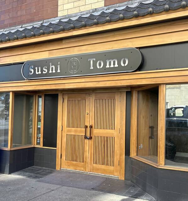 8950228_web1_ptr-sushi-101525