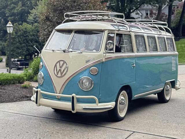 8950302_web1_naj-brazilvwbus6-102325