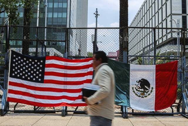 8950826_web1_2025-10-14T154018Z_2_LYNXNPEL9D0M9_RTROPTP_4_USA-MIGRATION-PROTESTS-LOS-ANGELES-MEXICO