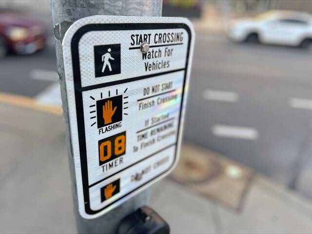 8951184_web1_PTR-Pedestrian-sign-Pittsburgh-Bloomfield-2025