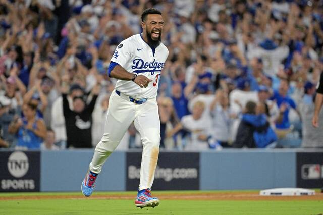 8952459_web1_gtr-Dodgers-101525