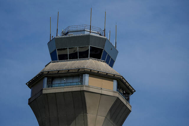 8952486_web1_2025-10-14T223524Z_3_LYNXNPEL9D184_RTROPTP_4_USA-AVIATION-SHUTDOWN