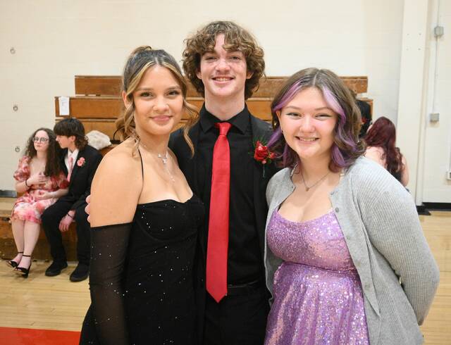 8952930_web1_nhj-Home3Friends-102325