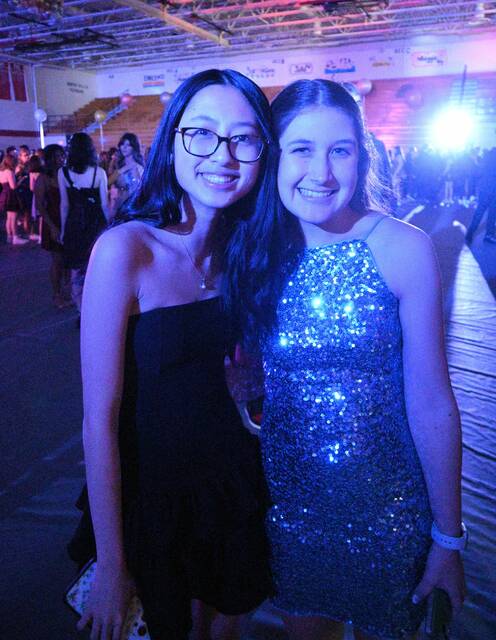 8952930_web1_nhj-HomeBlueLitGirls-102325