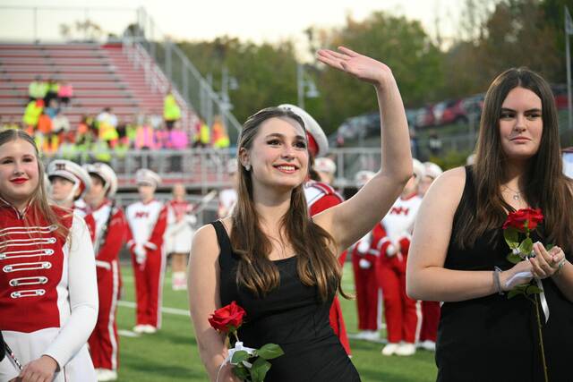 8952930_web1_nhj-HomeGirlCenterWave-102325