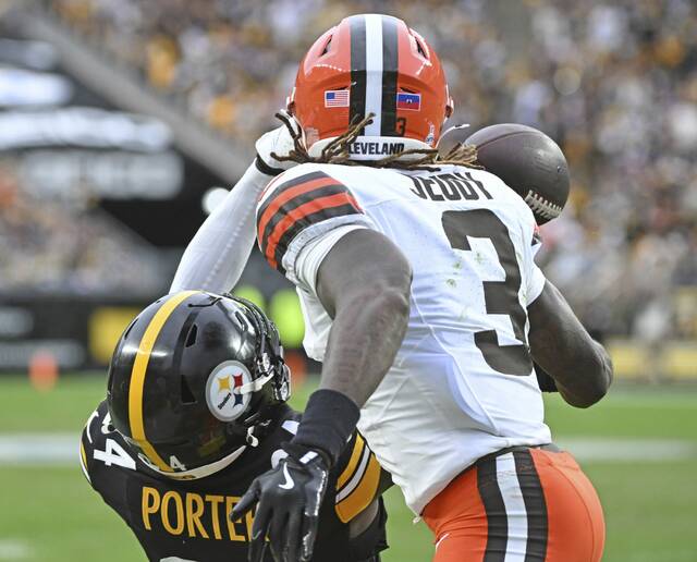 8953017_web1_ptr-SteelersBrowns29-101325