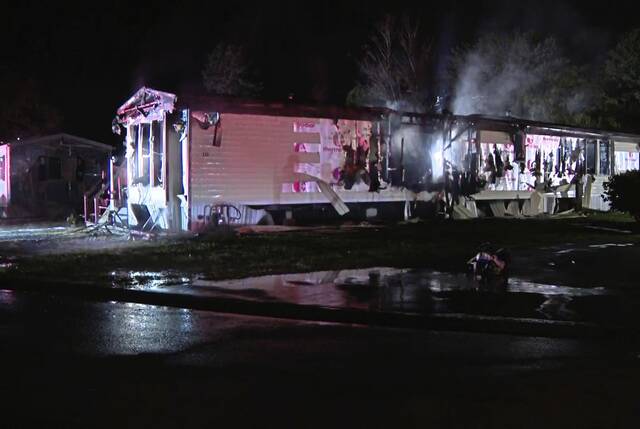 8953252_web1_ptr-MobileHomeFireCran-101625