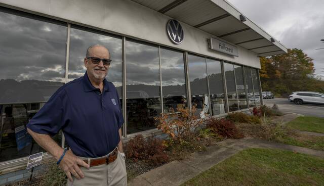 8953590_web1_vnd-Hillcrestvw100-103025