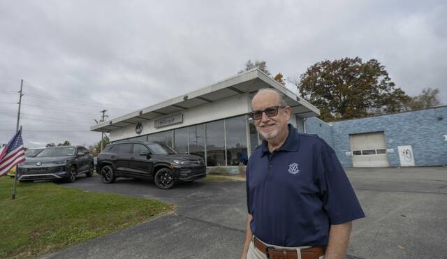 8953590_web1_vnd-Hillcrestvw102-103025