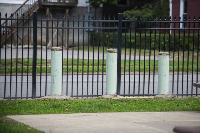 8953609_web1_vnd-tarbollards2-101625