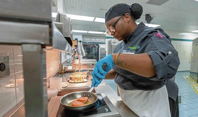 8953830_web1_gtr-culinarystudents101-101525