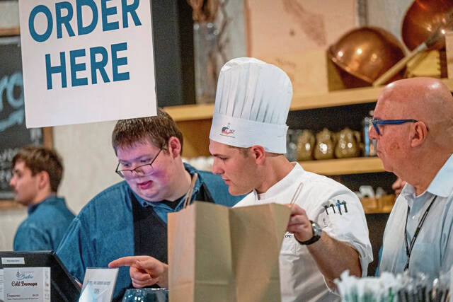 8953830_web1_GTR-CulinaryStudents102-101525