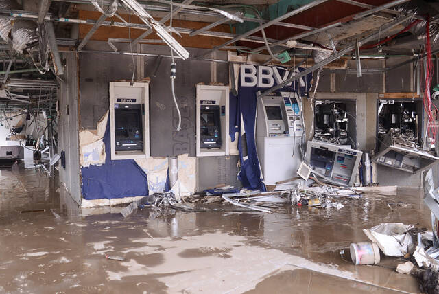 8956381_web1_2025-10-15T012951Z_2113640708_RC2Q9HA8C3P7_RTRMADP_3_MEXICO-FLOODS