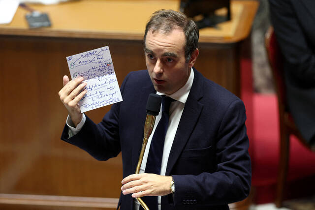 8956944_web1_2025-10-16T020104Z_1907204834_RC2SBHALSQF0_RTRMADP_3_FRANCE-POLITICS