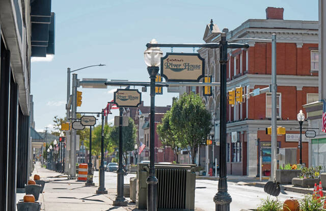 8957616_web1_gtr-CharleroiChanges105-103025