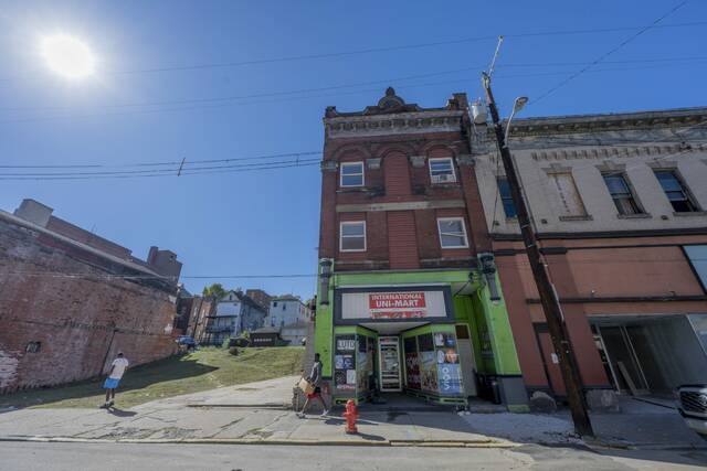 8957616_web1_gtr-CharleroiChanges106-103025