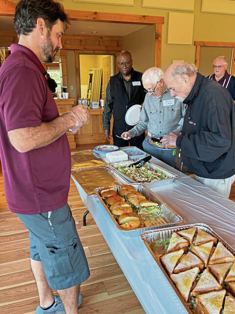 8957878_web1_naj-FPseniorlunchBrower-103025