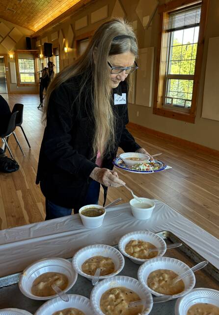 8957878_web1_naj-FPseniorlunchCosta-103025