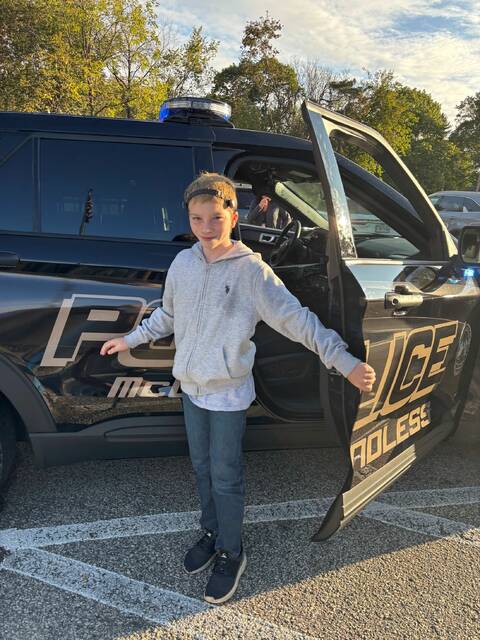 8957931_web1_naj-RideAustinCopCar-102325