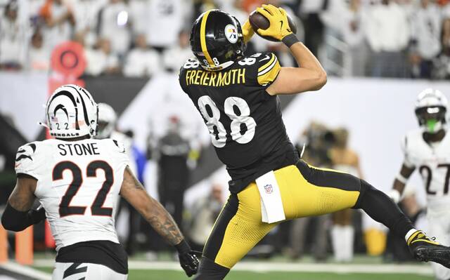 8958630_web1_ptr-SteelersBengals25-101725