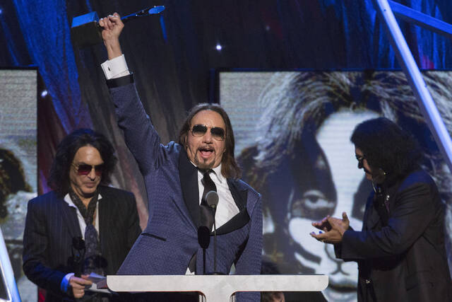 8960337_web1_2014-04-11T120000Z_1233367901_GM1EA4B0Q5R01_RTRMADP_3_MUSIC-ROCKANDROLLHALLOFFAME