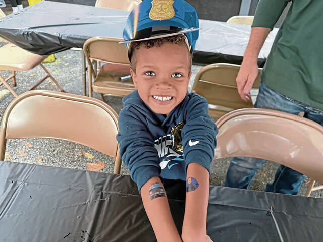 8962794_web1_te-policetips2-103025 8962794_web1_te-policetips2-103025