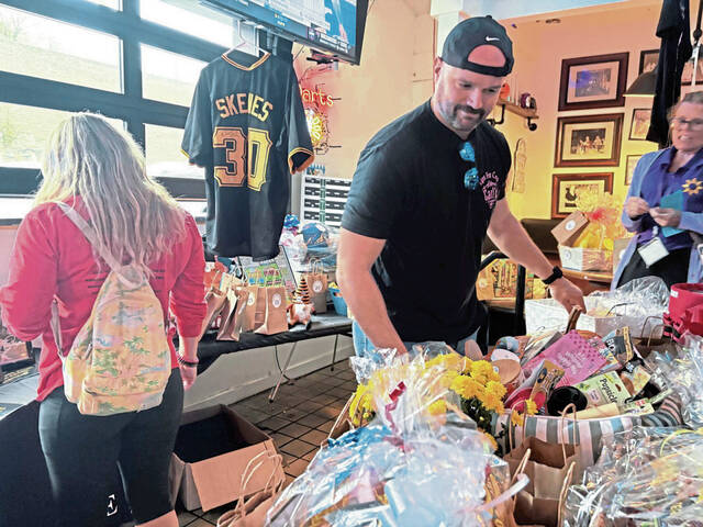 8962794_web1_te-policetips4-103025 8962794_web1_te-policetips4-103025