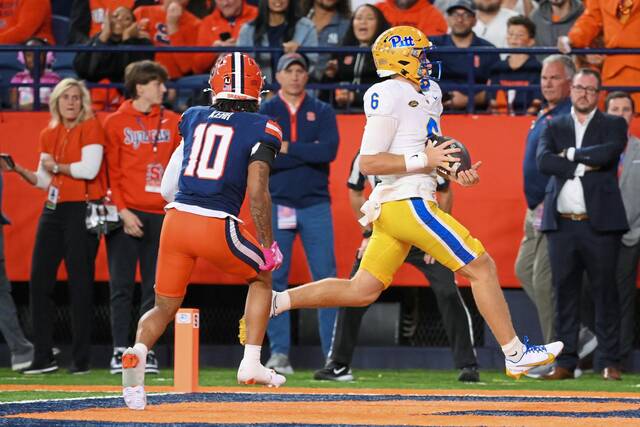 8964831_web1_2025-10-19T002531Z_224269556_MT1USATODAY27363456_RTRMADP_3_NCAA-FOOTBALL-PITTSBURGH-AT-SYRACUSE