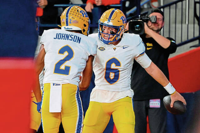 8964831_web1_2025-10-19T002549Z_1737562174_MT1USATODAY27363468_RTRMADP_3_NCAA-FOOTBALL-PITTSBURGH-AT-SYRACUSE