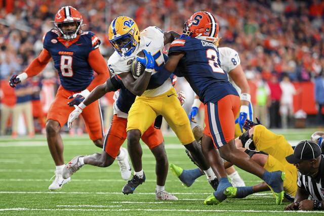 8964831_web1_2025-10-19T012043Z_1589432510_MT1USATODAY27364652_RTRMADP_3_NCAA-FOOTBALL-PITTSBURGH-AT-SYRACUSE