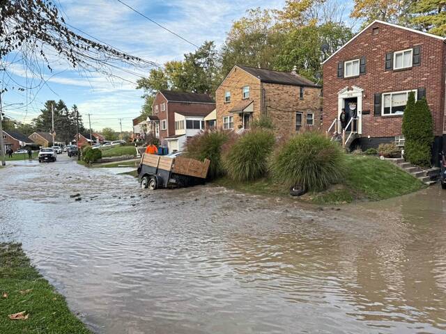 8965729_web1_Php-WatermainBreak-101925