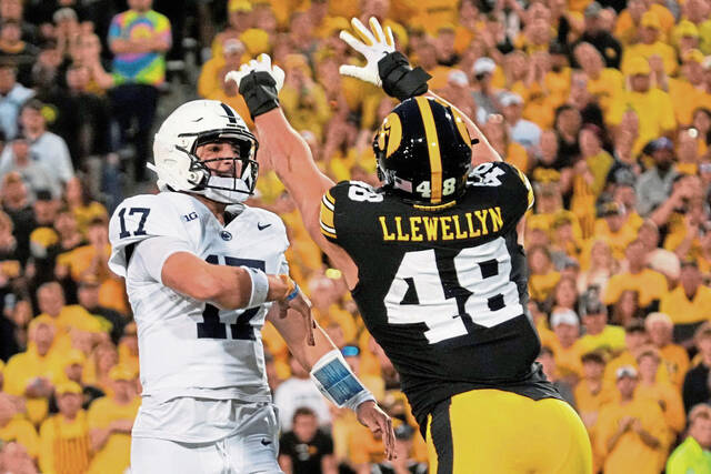 8966301_web1_2025-10-19T012351Z_1016667189_MT1USATODAY27364698_RTRMADP_3_IOWA-HAWKEYES-DEFENSIVE-END-MAX-LLEWELLYN-48-PRESSURES
