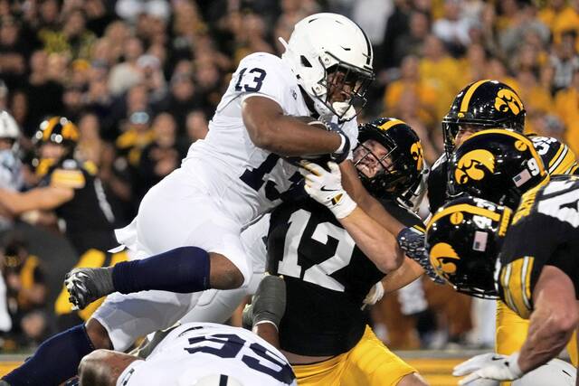 8966301_web1_2025-10-19T012612Z_852749625_MT1USATODAY27364745_RTRMADP_3_IOWA-HAWKEYES-DEFENSIVE-BACK-JAXON-REXROTH-12-HELPS-TACKLE