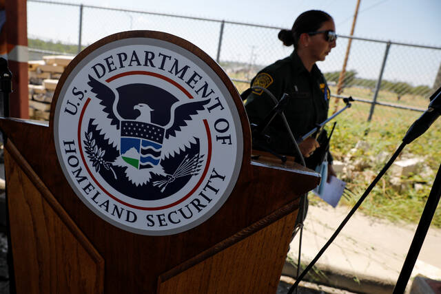 8966399_web1_2025-10-18T225118Z_1_LYNXMPEL9H0AV_RTROPTP_4_USA-IMMIGRATION-BORDER