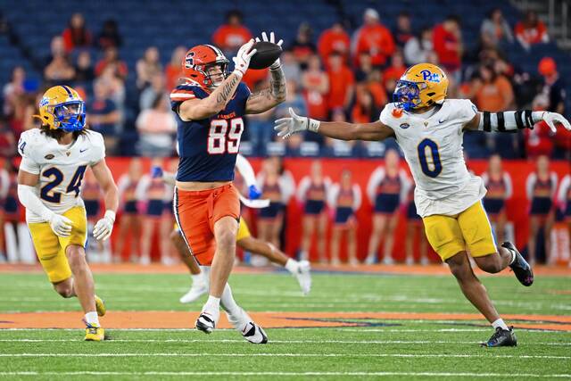 8966688_web1_gtr-PittFB1-102025